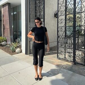 Bebe Flared Capri's Mid Rise Fitted Flare Slits Zipper Tight Bodycon Form Fittin